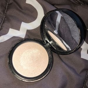 e.l.f. Shimmer Highlighting Powder